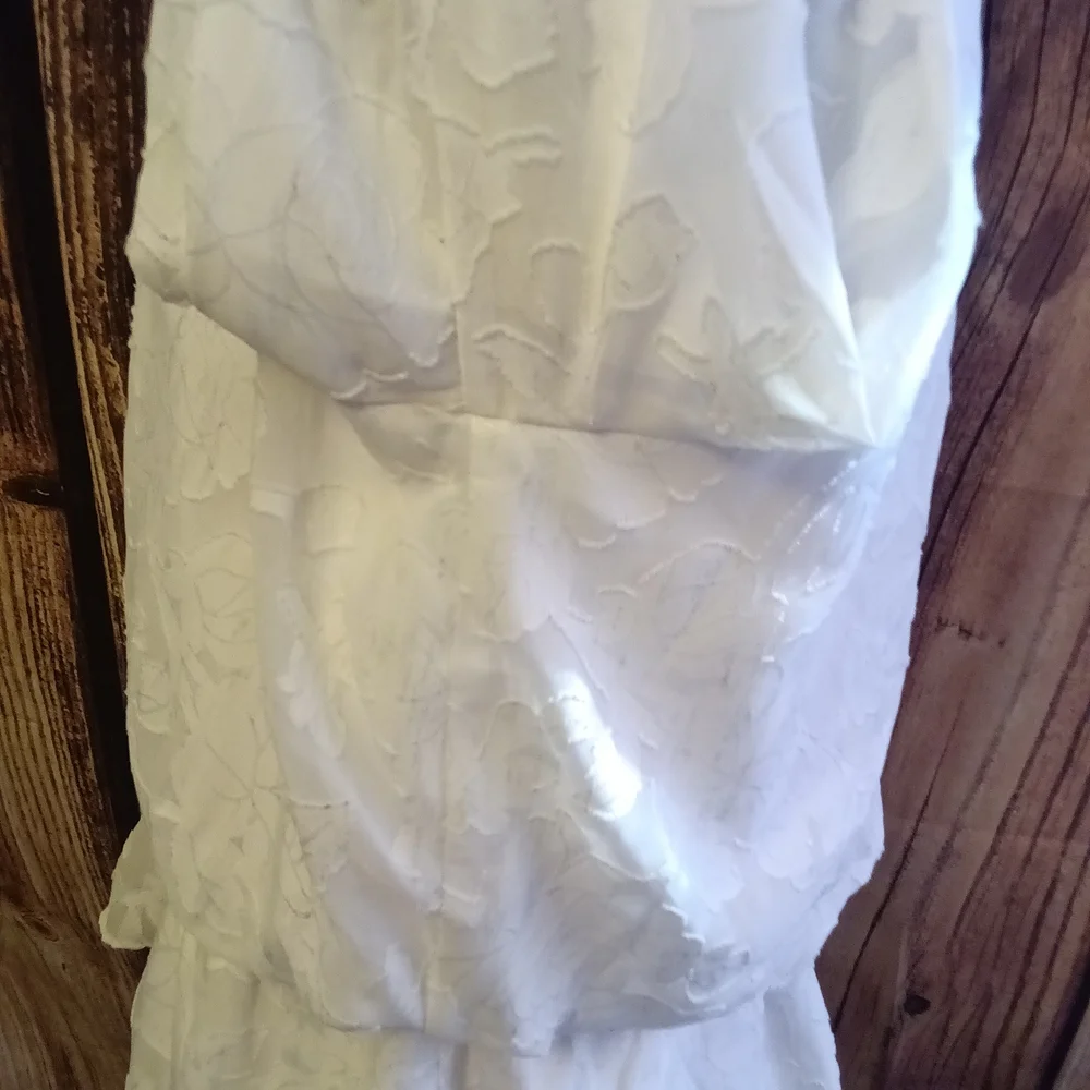 Elizabeth and James Top Size L White Floral